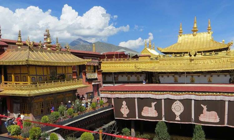 Lhasa to Everest Basecamp and Kailash Tour
